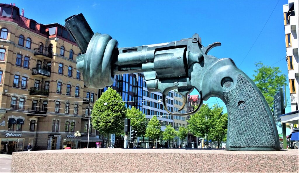 statue at gothia